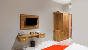 Deluxe Double Room | Desk, laptop workspace, free WiFi, bed sheets