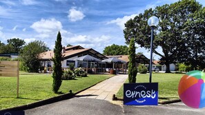 المنطقة المحيطة بالمنشأة