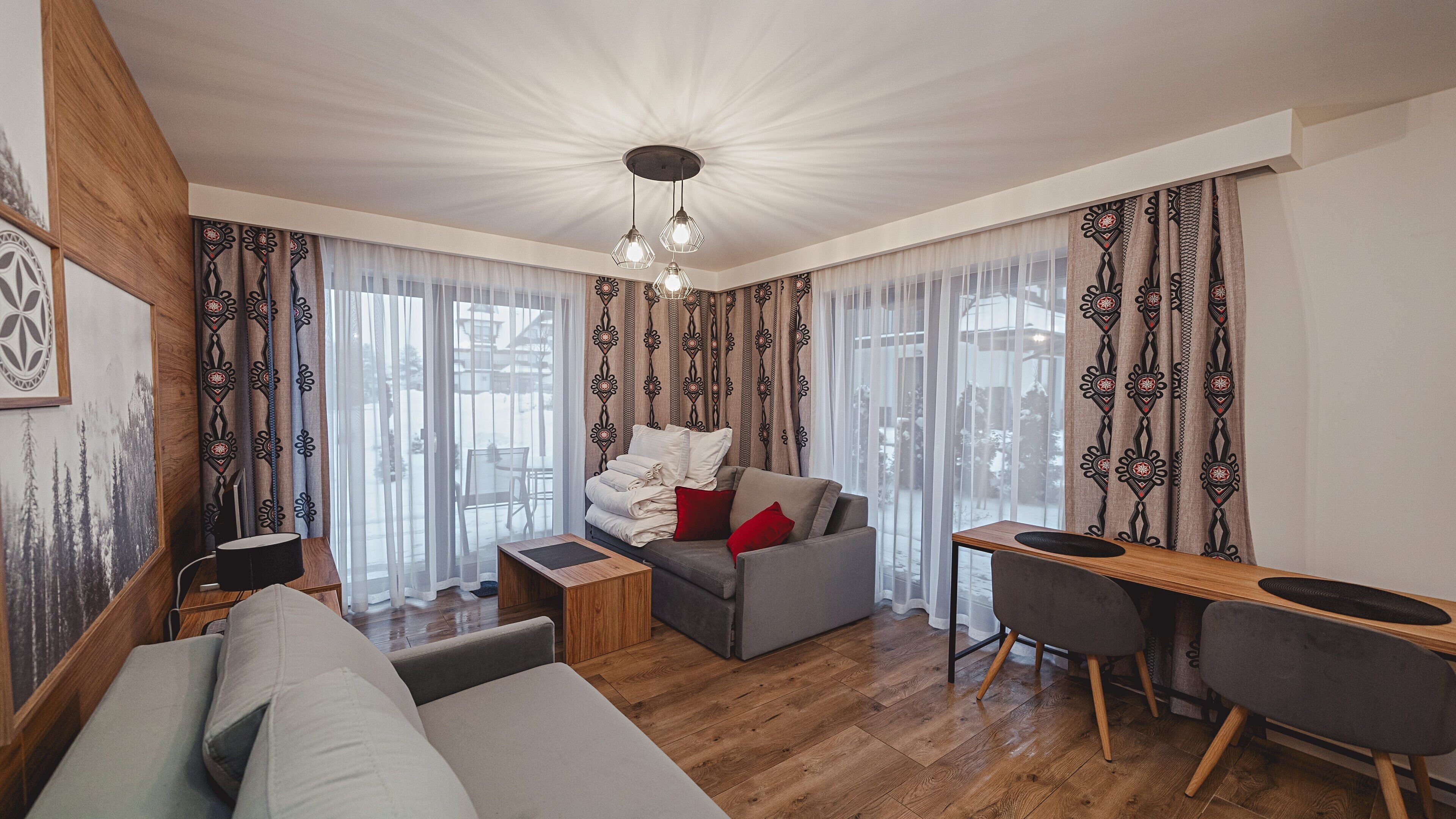 Studio Suite (E5) | Laptop workspace, iron/ironing board, free WiFi, bed sheets