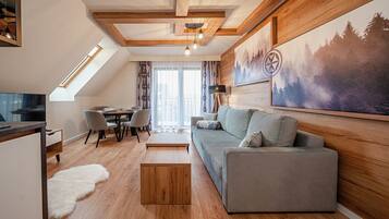 Leilighet (E14) | Oppholdsområde | Flatskjerm-TV og bordtennis