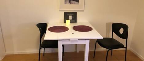 Apartment, Multiple Beds | Dining