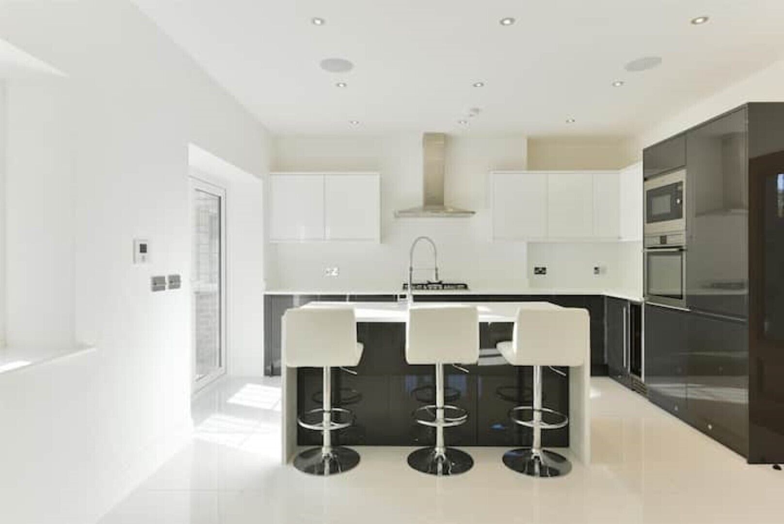 Exclusive kingswood Warren estate luxury apartment