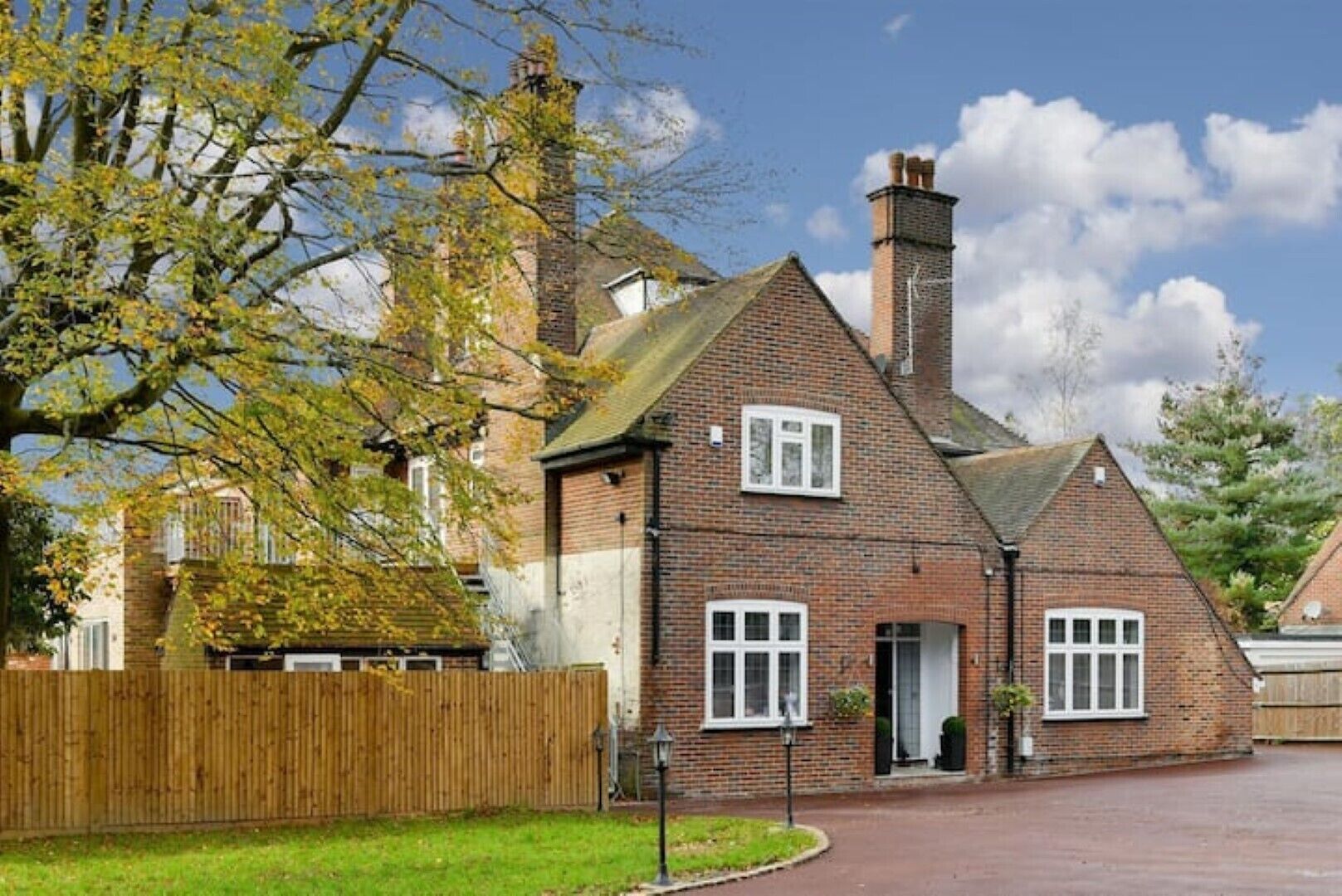 Exclusive kingswood Warren estate luxury apartment