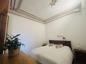 2 bedrooms, iron/ironing board, WiFi, bed sheets - Tango House (Zandobbio)