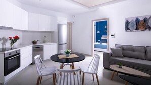 A modern apartment with a kitchen, dining area, and living room. - Deluxe Villa Christos (Malevizi)