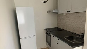 Apartment | Private kitchen | Fridge, microwave, oven, stovetop - Apartment in Kista, Stockholm (Kista)