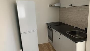 Departamento | Cocina privada | Refrigerador, microondas, horno y parrilla de estufa