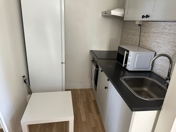 Apartment | Private kitchen | Fridge, microwave, oven, stovetop - Apartment in Kista, Stockholm (Kista)