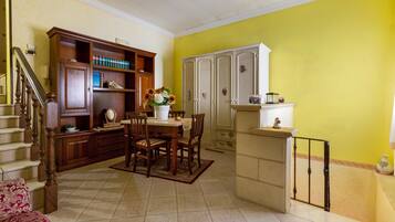 Apartment | Dining room