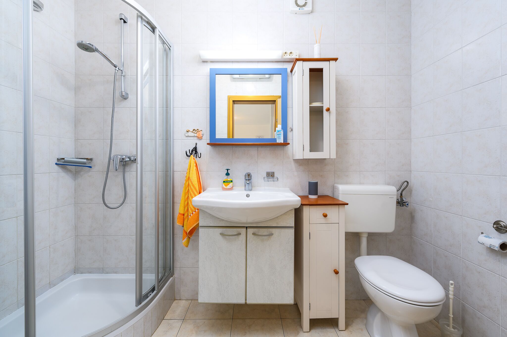 Dusche, Haartrockner, Handtücher, Seife