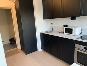 Apartment | Private kitchen | Fridge, microwave, oven, stovetop - Apartment in Bromma Close to Stockholm City (Bromma)