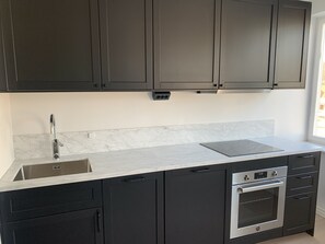 Apartment | Private kitchen | Fridge, microwave, oven, stovetop - Apartment in Bromma Close to Stockholm City (Bromma)