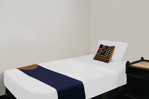 Twin Room - SPOT ON 92063 Balebat Endah Syariah (Pangandaran)