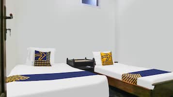 Twin Room | Laptop workspace, free WiFi, bed sheets