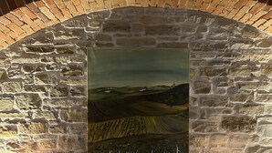 A stone wall with a mural of a landscape and the word "LEICESTER" below it. - Il Castello di Bubbio (Bubbio)