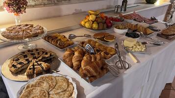 Tägliches inbegriffenes Frühstücksbuffet