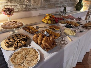 Free daily buffet breakfast
