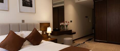 Executive Apartment | 1 bedroom, memory foam beds, in-room safe, desk