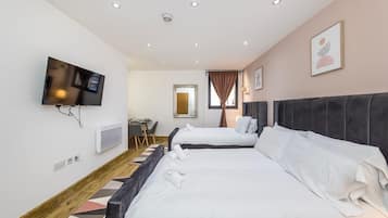 6B (Triple Room) | 1 bedroom, soundproofing, iron/ironing board, free WiFi