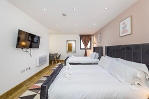 6B (Triple Room) | 1 soverom, lydisolert, strykejern/-brett og wi-fi (inkludert)