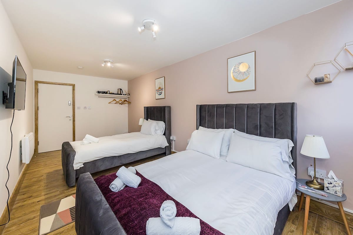 7A (Triple Room) | 1 bedroom, soundproofing, iron/ironing board, free WiFi