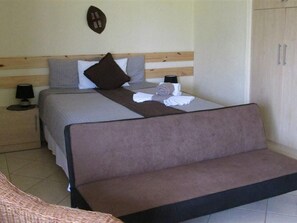 Standard Room | Blackout drapes, iron/ironing board, free WiFi - Botho Guesthouse (Pretoria)