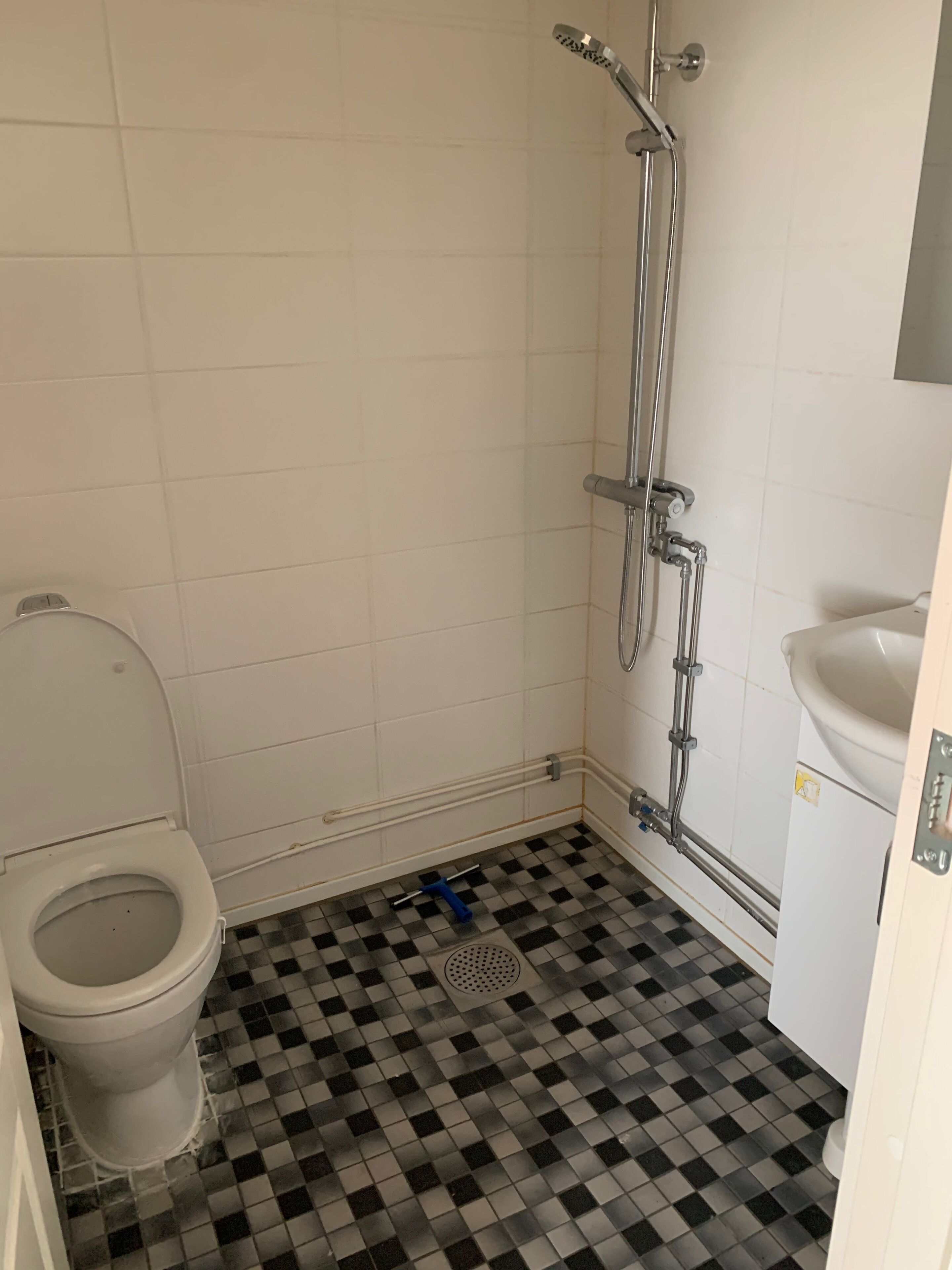 Studio, 2 Twin Beds | Bathroom | Shower, towels