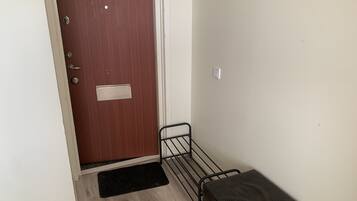 Studio, 2 Twin Beds | Interior