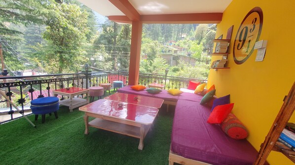Balcony - Hogwartz Hostel (Bhuntar)