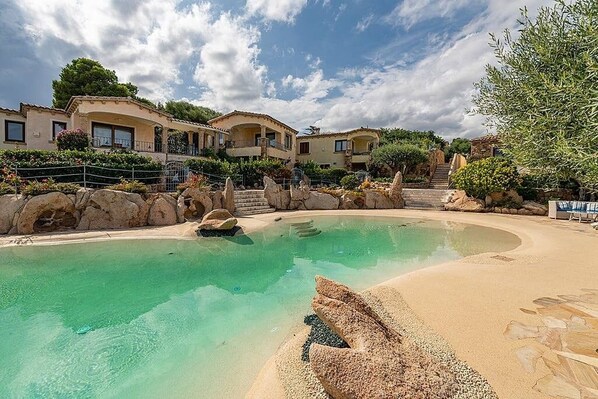 Seasonal outdoor pool - Villa Princi 3cpA shared Swimming Pool (Olbia)