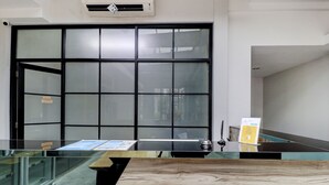Ảnh chưa phân loại, 2 trong số 28 ảnh, nút