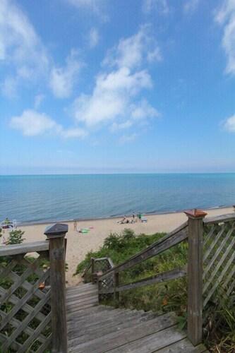 Blocks To Beach Golf Tennis Park & Lake MI Sunsets