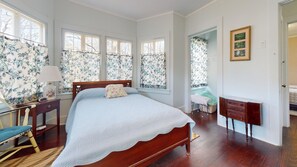 5 bedrooms, free WiFi, bed sheets