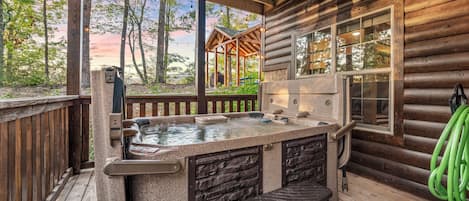Outdoor spa tub