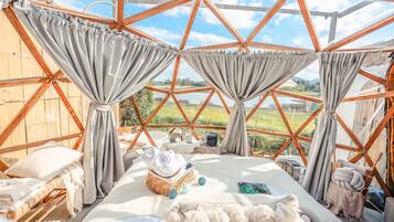 Habitació doble romàntica | Decoració individual, mobiliari individual i wifi gratuïta