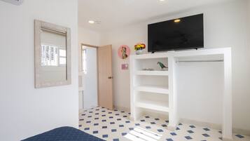 5 bedrooms, iron/ironing board