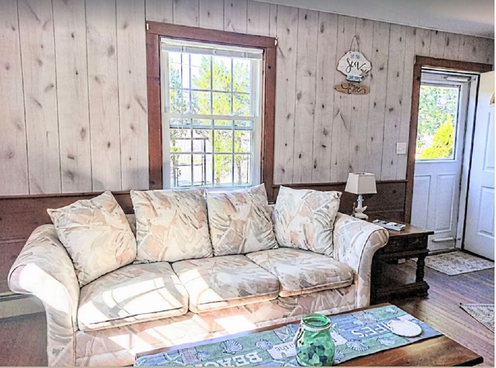 MINS TO BEACHES WALK TO DOWNTOWN, HARBOR & SHOPS NICE FENCED YARD - A/C & WiFi