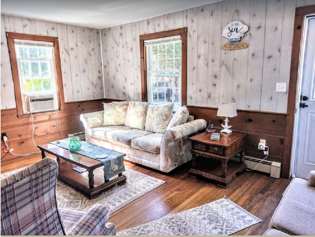 MINS TO BEACHES WALK TO DOWNTOWN, HARBOR & SHOPS NICE FENCED YARD - A/C & WiFi