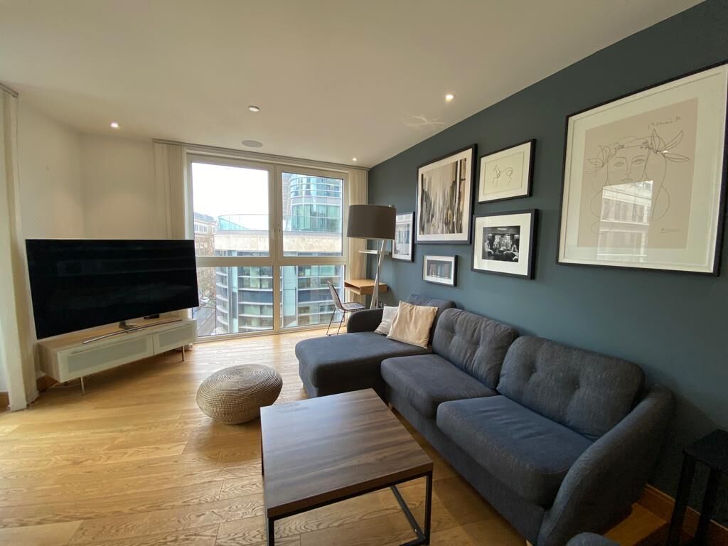 Modern 3 bedroom with balcony close to the Big Ben