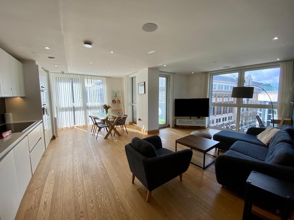 Modern 3 bedroom with balcony close to the Big Ben