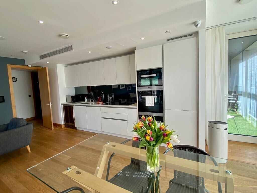 Modern 3 bedroom with balcony close to the Big Ben