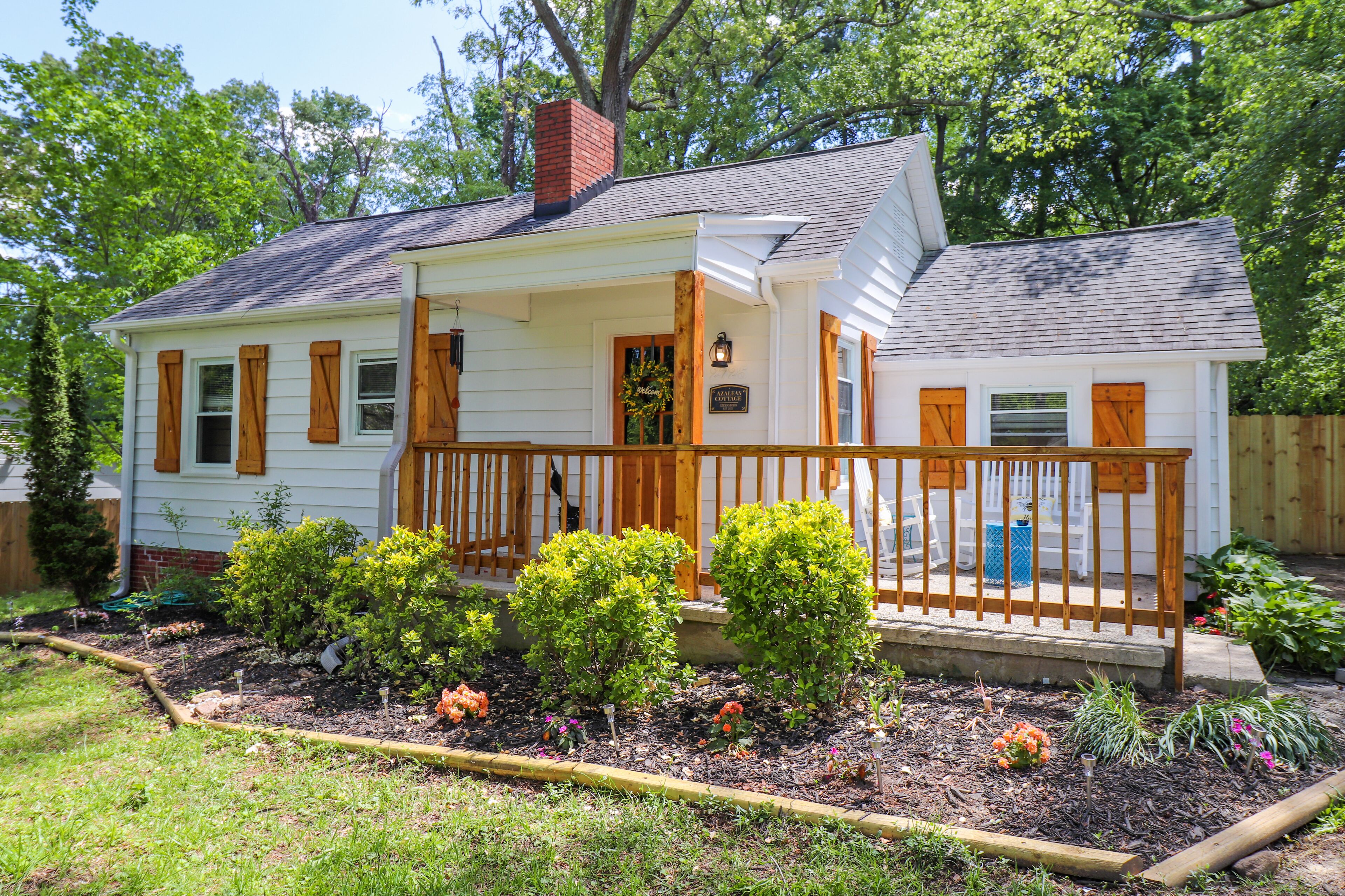 ⭐️Azaleas Cottage⭐️ 🐕🏟️📚🍔🏊‍♀️