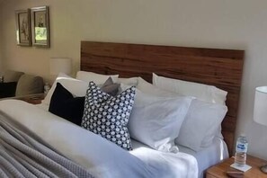 1 slaapkamer, een strijkplank/strijkijzer, wifi, beddengoed