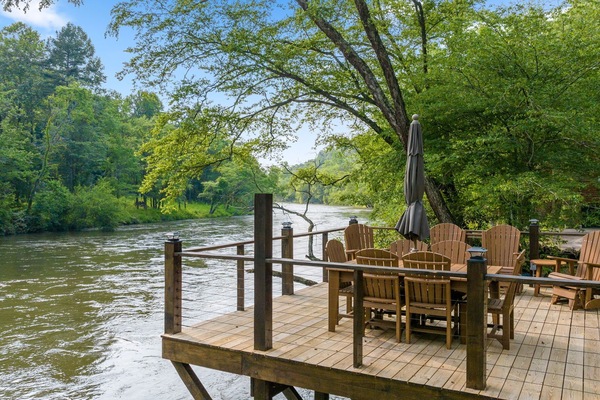 屋外ダイニングエリア