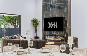 Dining - House of Frenchie by Xenia Homes (Miami)