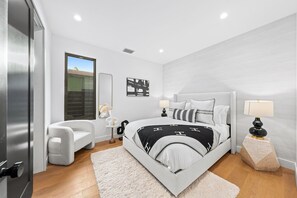 3 slaapkamers, een strijkplank/strijkijzer, wifi, beddengoed
