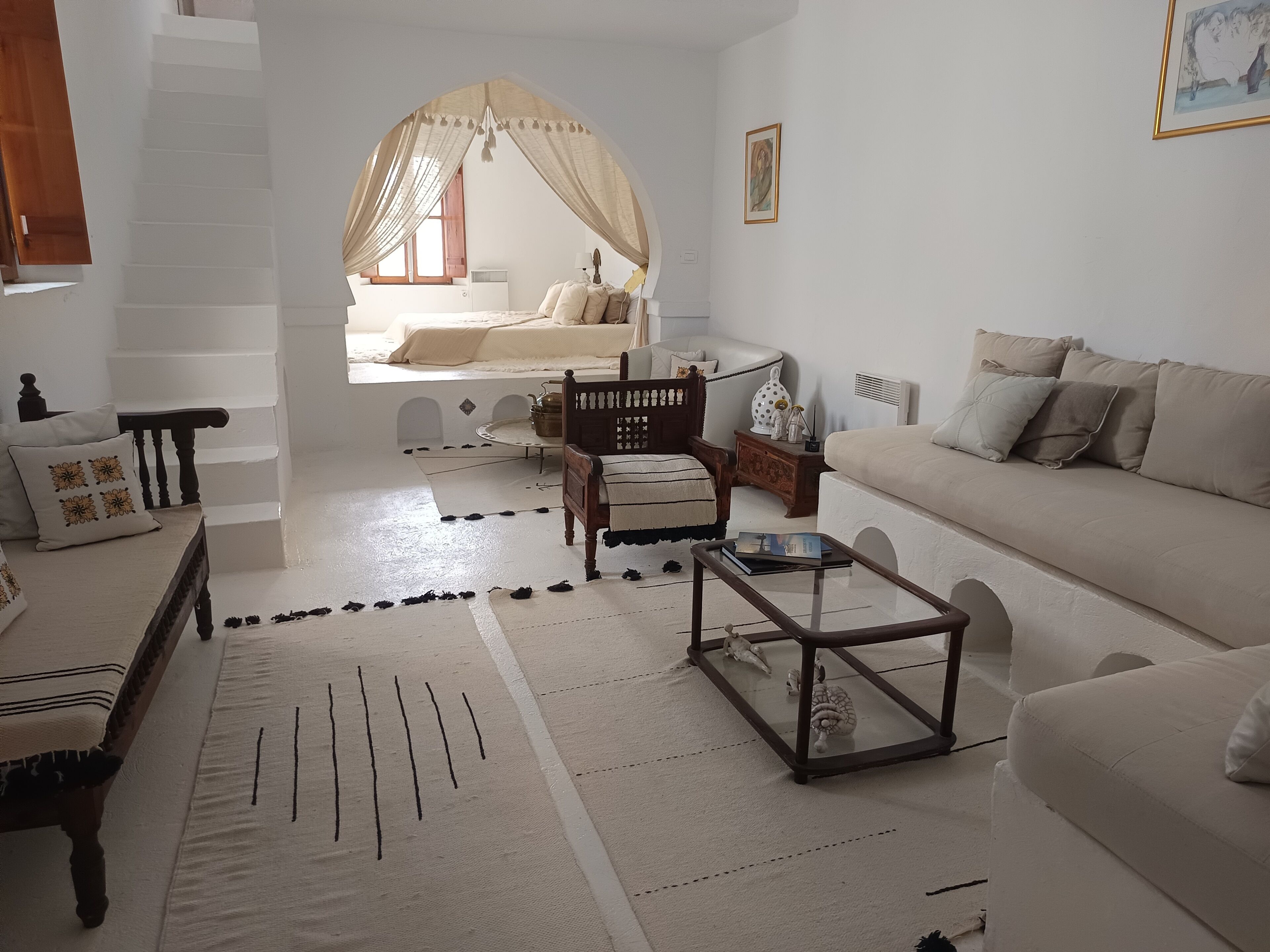 Télévision, baby-foot, table de tennis de table