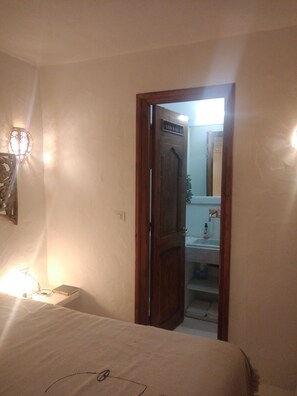 4 bedrooms, in-room safe, iron/ironing board, travel cot