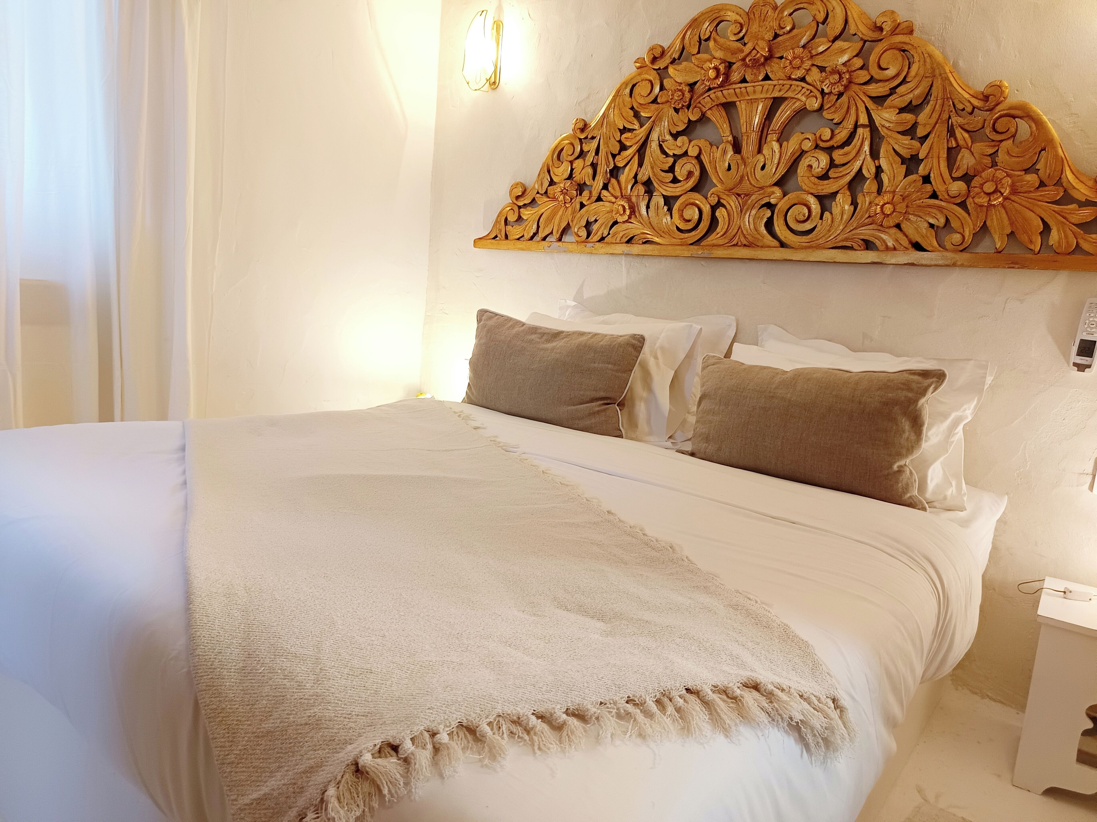 4 chambres, coffres-forts dans les chambres, fer et planche à repasser