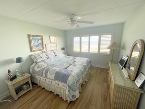 2 quartos, ferros/tábuas de passar roupa, acesso à internet